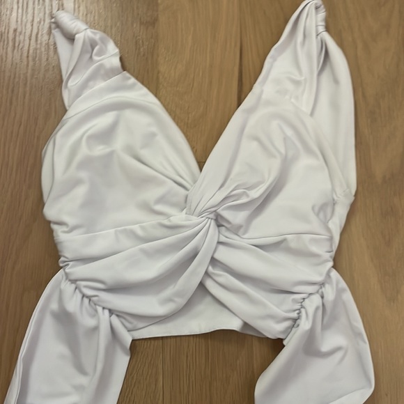 Lioness white wrap tank top - Picture 5 of 6